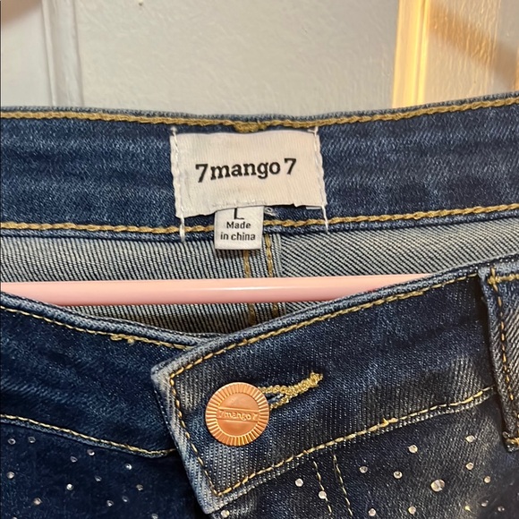 Stylish Women's Blue Jeans with Heart Cutouts - Picture 8 of 9